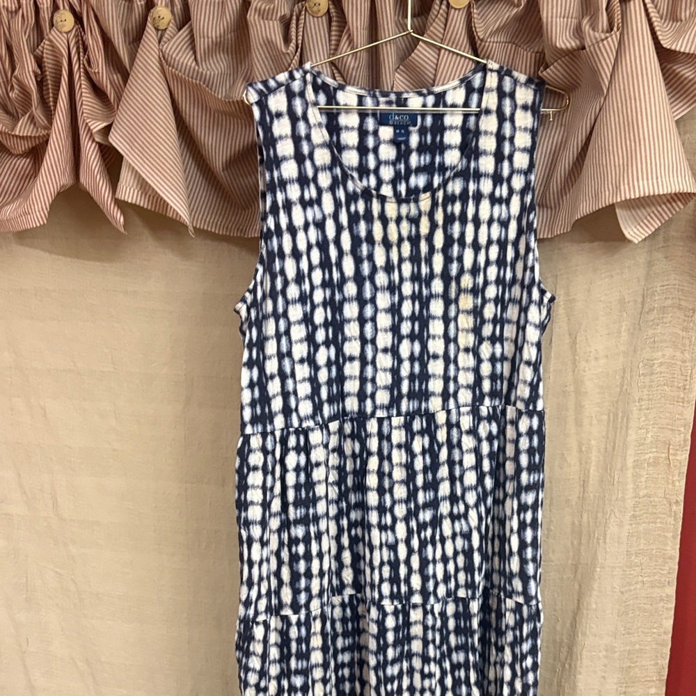 D&Co Beach Blue and White Patterned Top